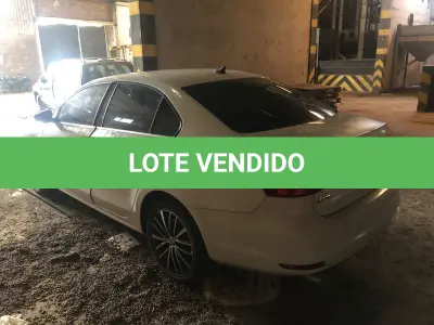 LOTE 001 - Veículo VW Volkswagen Jetta Highline 2.0 TSI 16v 4p Tiptronic, fabricação/modelo 2017/2017 (sem chave)