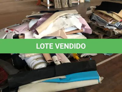 LOTE 246 - Lote com rolos de tecido, sintético, componentes