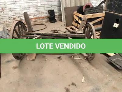 LOTE 010 - 2 EIXOS C/ RODAS, EM MADEIRA, P/ CARROÇA