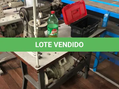 LOTE 177 - Máquina de costura