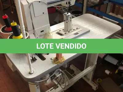 LOTE 158 - Máquina de costura