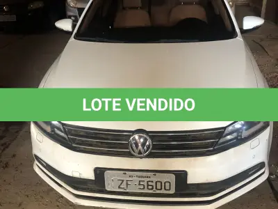LOTE 001 - Veículo VW Volkswagen Jetta Highline 2.0 TSI 16v 4p Tiptronic, fabricação/modelo 2017/2017 (sem chave)