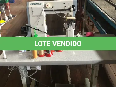 LOTE 185 - Máquina de costura