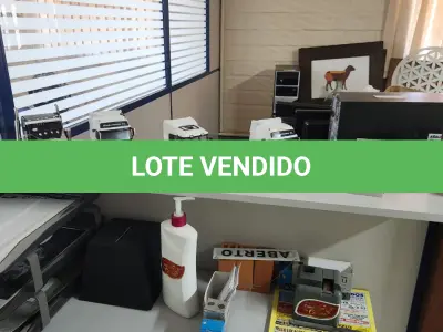 LOTE 123 - 4 MINIATURAS DE CAMINHÃO