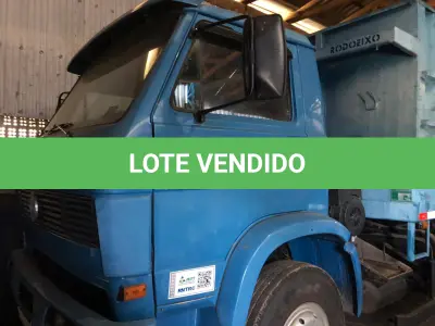 LOTE 064 - "CAMINHÃO VW 14-210, TRUCK, AZUL, ANO 1988, PLACAS IIA 4I98, C/ CAÇAMBA GRANELEIRA (45.000,00 caminhão + 25.000,00 caçamba)"