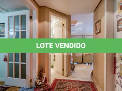 LOTE 000 - O apartamento nº 601 no Ed. Maison Paris, na Rua Pedro Ivo nº 532. O espaço de estacionamento coberto nº 01. O espaço de estacionamento coberto nº 02