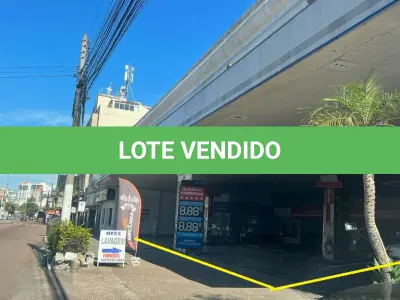 LOTE 001 - O imóvel, com área de terreno de 1.461,50m2, na Rua Benjamin Constant 1253. Juntamente com o imóvel estará o Fundo de Comércio