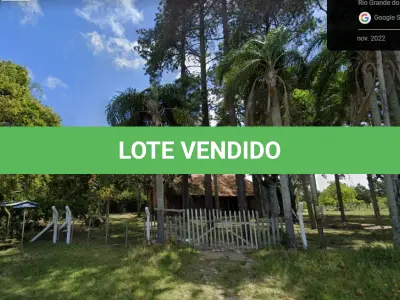 LOTE 000 - Uma fração de campo c/ár. de 3,7139ha, sitio de lazer, c/um prédio de alvenaria e demais benfeitorias