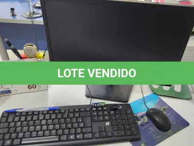LOTE 100 - 7 COMPUTADORES COM MONITOR, TELCADO, MOUSE E ESTABILIZADOR
