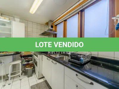 LOTE 000 - O apartamento nº 601 no Ed. Maison Paris, na Rua Pedro Ivo nº 532. O espaço de estacionamento coberto nº 01. O espaço de estacionamento coberto nº 02