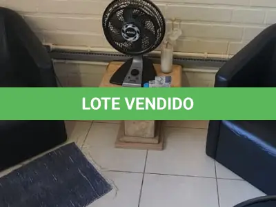 LOTE 186 - 2 POLTRONAS EM CORINO PRETO