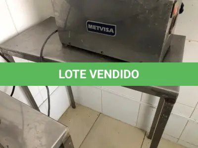 LOTE 230 - MESINHA INOX ALTA