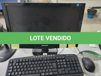 LOTE 100 - 7 COMPUTADORES COM MONITOR, TELCADO, MOUSE E ESTABILIZADOR