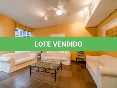 LOTE 000 - O apartamento nº 601 no Ed. Maison Paris, na Rua Pedro Ivo nº 532. O espaço de estacionamento coberto nº 01. O espaço de estacionamento coberto nº 02