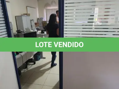 LOTE 159 - LOTE DE DIVISÓRIAS C/ 3 PORTAS, CINZA, C/ VIDRO