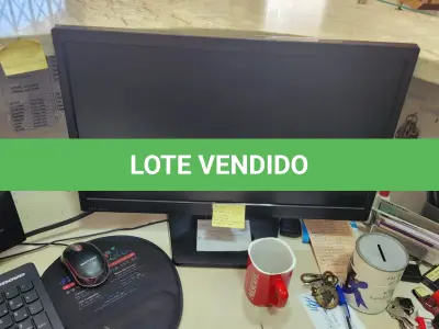 LOTE 131 - 2 MONITORES 19"