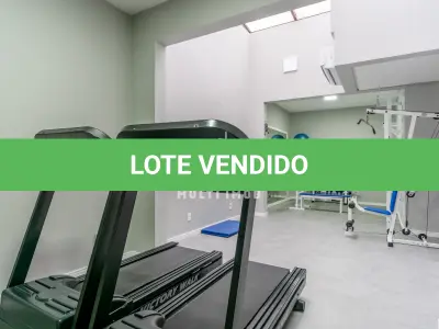 LOTE 000 - O apartamento nº 601 no Ed. Maison Paris, na Rua Pedro Ivo nº 532. O espaço de estacionamento coberto nº 01. O espaço de estacionamento coberto nº 02