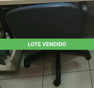 LOTE 129 - 3 CADEIRA C/ RODÍZIO, AZUL