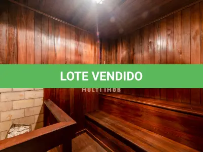 LOTE 000 - O apartamento nº 601 no Ed. Maison Paris, na Rua Pedro Ivo nº 532. O espaço de estacionamento coberto nº 01. O espaço de estacionamento coberto nº 02