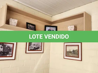 LOTE 143 - PRATELEIRA AÉREA EM L