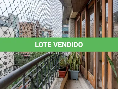 LOTE 000 - O apartamento nº 601 no Ed. Maison Paris, na Rua Pedro Ivo nº 532. O espaço de estacionamento coberto nº 01. O espaço de estacionamento coberto nº 02