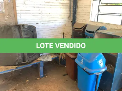 LOTE 048 - 2 CONJUNTO C/ 2 LATAS DE LIXO