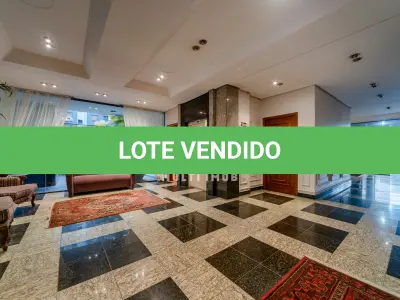 LOTE 000 - O apartamento nº 601 no Ed. Maison Paris, na Rua Pedro Ivo nº 532. O espaço de estacionamento coberto nº 01. O espaço de estacionamento coberto nº 02