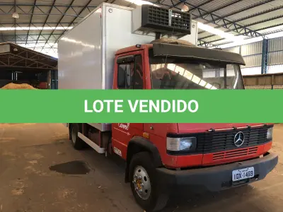 LOTE 031 - "CAMINHÃO MERCEDES BENZ 709, ANO 1991/1992, VERMELHO, PLACAS IDX 1469, C/BAÚ FRIGORIFICO (58.500,00 caminhão + 18.500,00 baú)"