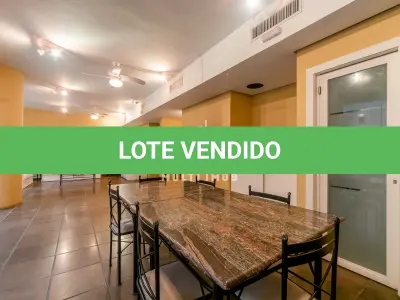LOTE 000 - O apartamento nº 601 no Ed. Maison Paris, na Rua Pedro Ivo nº 532. O espaço de estacionamento coberto nº 01. O espaço de estacionamento coberto nº 02