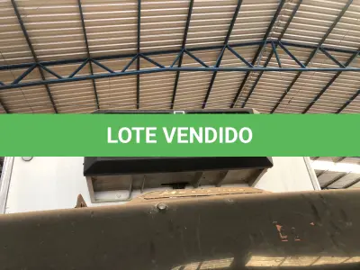 LOTE 031 - "CAMINHÃO MERCEDES BENZ 709, ANO 1991/1992, VERMELHO, PLACAS IDX 1469, C/BAÚ FRIGORIFICO (58.500,00 caminhão + 18.500,00 baú)"