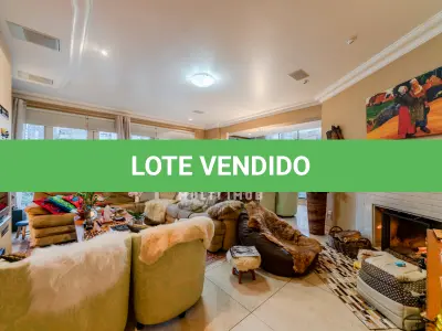 LOTE 000 - O apartamento nº 601 no Ed. Maison Paris, na Rua Pedro Ivo nº 532. O espaço de estacionamento coberto nº 01. O espaço de estacionamento coberto nº 02