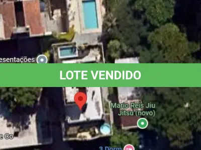 LOTE 000 - O apartamento nº 601 no Ed. Maison Paris, na Rua Pedro Ivo nº 532. O espaço de estacionamento coberto nº 01. O espaço de estacionamento coberto nº 02