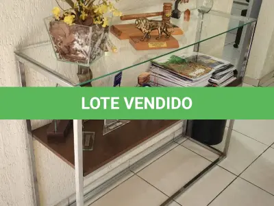 LOTE 135 - BALCÃO EXPOSITOR, ESTRUTURA METÁLICA, C/ MADEIRA, TAMPO DE VIDRO