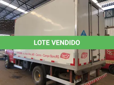 LOTE 031 - "CAMINHÃO MERCEDES BENZ 709, ANO 1991/1992, VERMELHO, PLACAS IDX 1469, C/BAÚ FRIGORIFICO (58.500,00 caminhão + 18.500,00 baú)"