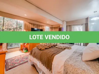 LOTE 000 - O apartamento nº 601 no Ed. Maison Paris, na Rua Pedro Ivo nº 532. O espaço de estacionamento coberto nº 01. O espaço de estacionamento coberto nº 02