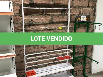 LOTE 002 - Lote com equipamentos, prateleiras e etc