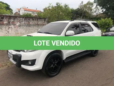 LOTE 000 - Toyota/Hilux SW4 SRV D4-D 4x4 3.0 TDI, diesel, automático, fabricação/modelo 2012/2013