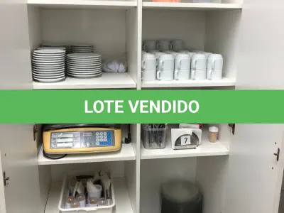 LOTE 002 - Lote com equipamentos, prateleiras e etc