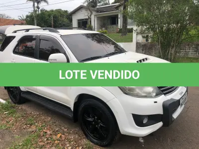 LOTE 000 - Toyota/Hilux SW4 SRV D4-D 4x4 3.0 TDI, diesel, automático, fabricação/modelo 2012/2013