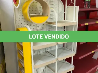 LOTE 002 - Lote com equipamentos, prateleiras e etc
