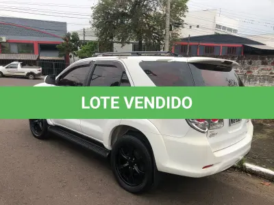 LOTE 000 - Toyota/Hilux SW4 SRV D4-D 4x4 3.0 TDI, diesel, automático, fabricação/modelo 2012/2013