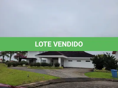 LOTE 001 - Terreno de 1.811m² e casa com 697,74m² de área construída