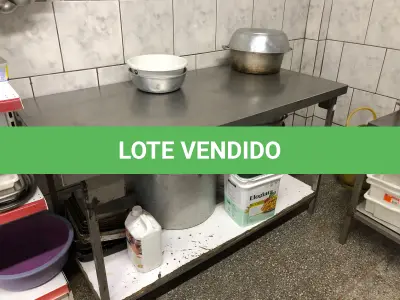LOTE 002 - Lote com equipamentos, prateleiras e etc