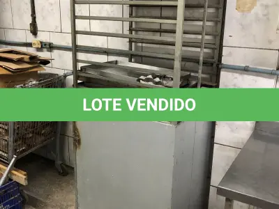 LOTE 002 - Lote com equipamentos, prateleiras e etc