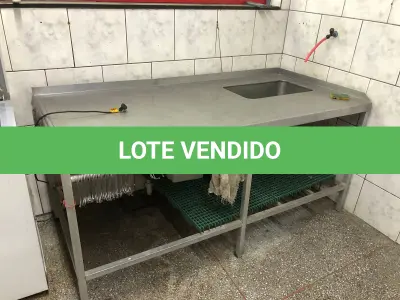 LOTE 002 - Lote com equipamentos, prateleiras e etc
