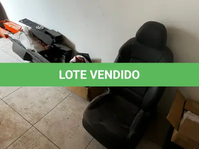 LOTE 145 - Lote com 2 bancos de carros e algumas peças 