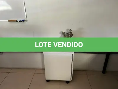 LOTE 110 - Gaveteiro 