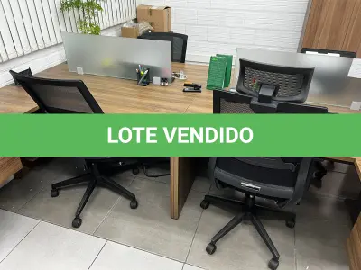 LOTE 022 - Modulo em U com 2 cadeiras 