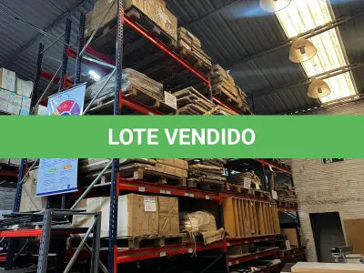 LOTE 036 - Lote de moveis embalados 