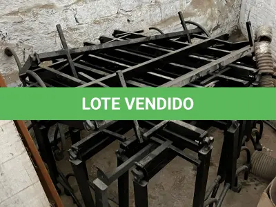LOTE 035 - Lote de componentes para montagem de cadeiras 